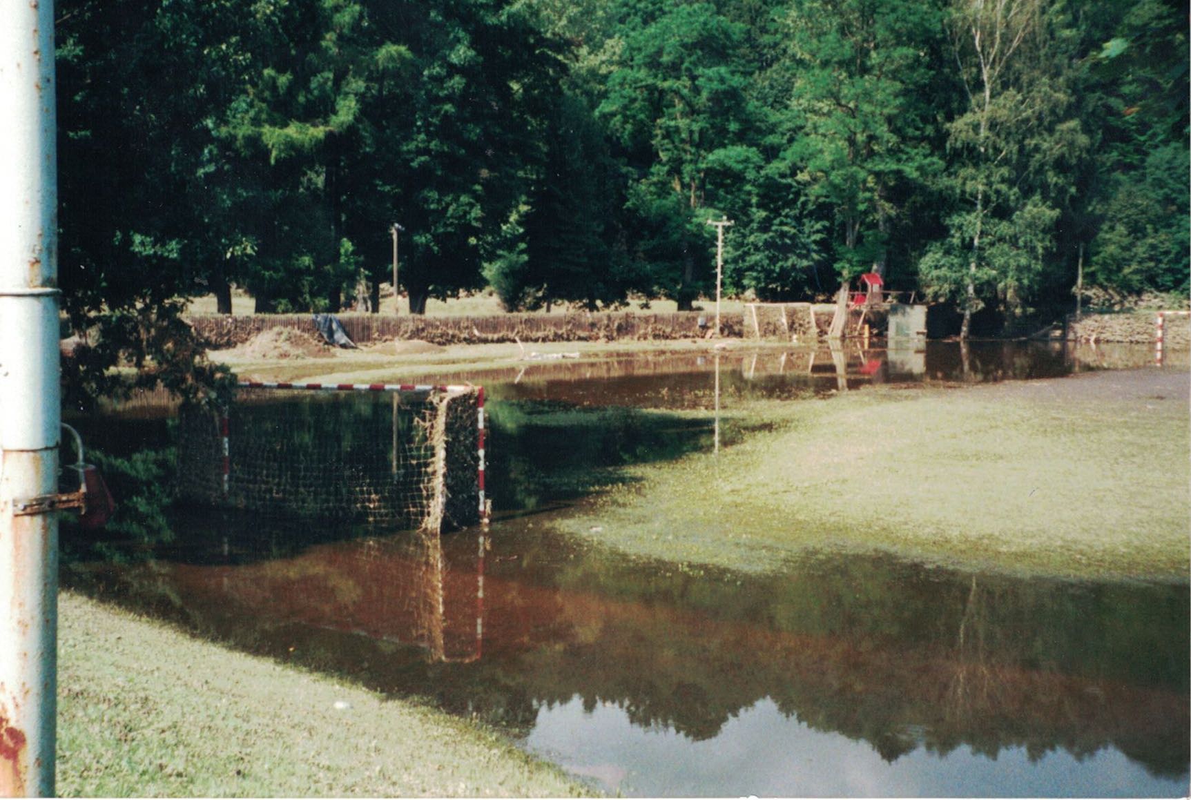 Hochwasser 2002 Sportplatz:10